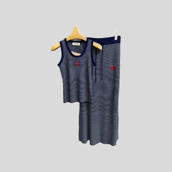 미우미우 스트라이프 슈트