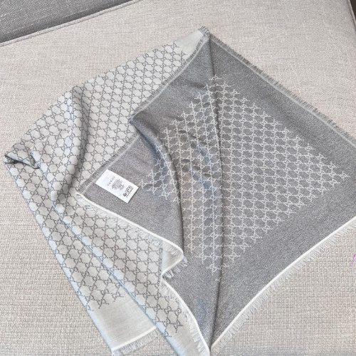 구찌 스몰 G 자카드 스파클링 숄