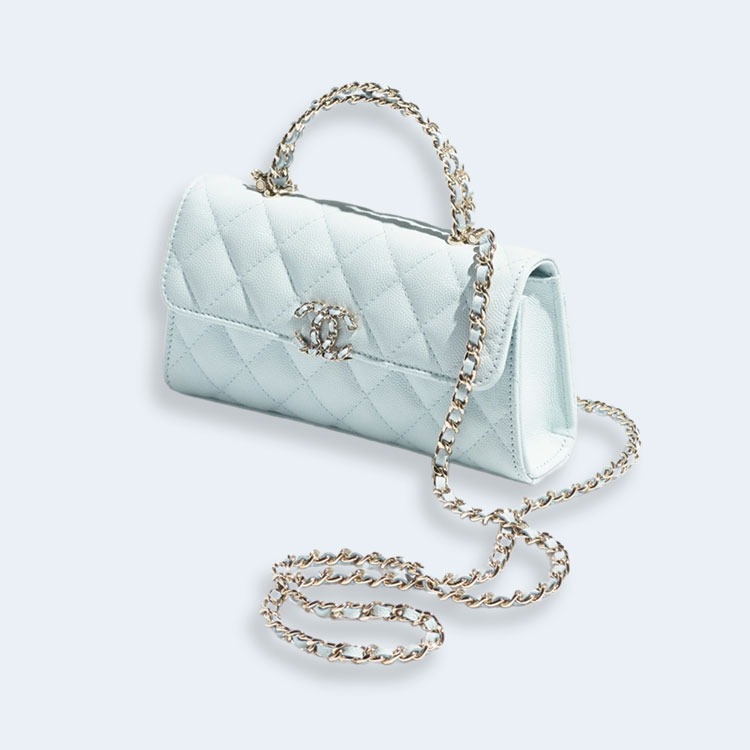 샤넬 유광 그레인드 카프스킨 체인 폰 홀더 라이트 블루